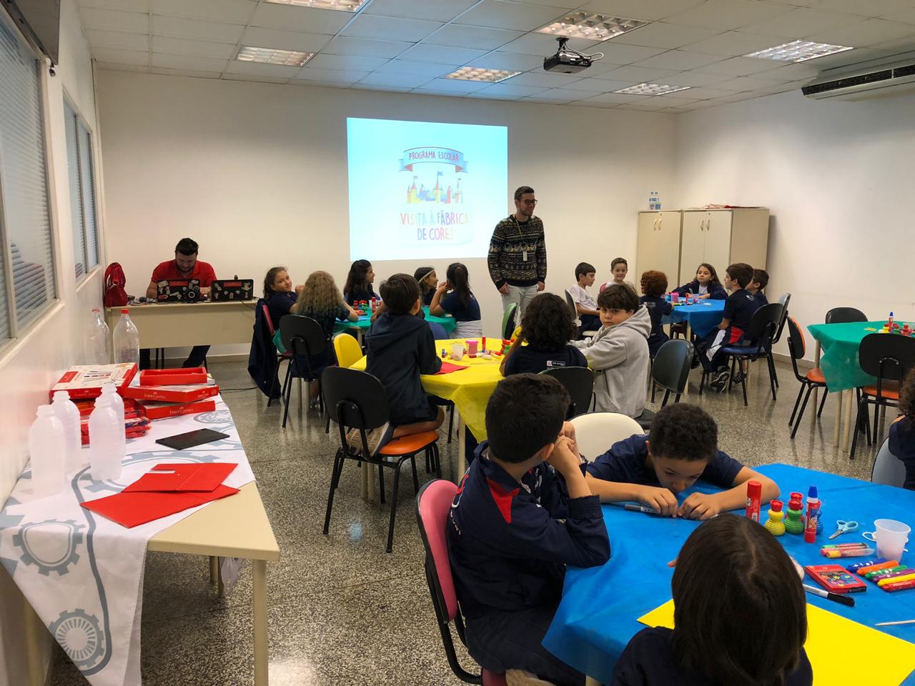 3ºs anos visitam fábrica da Faber Castell em São Carlos