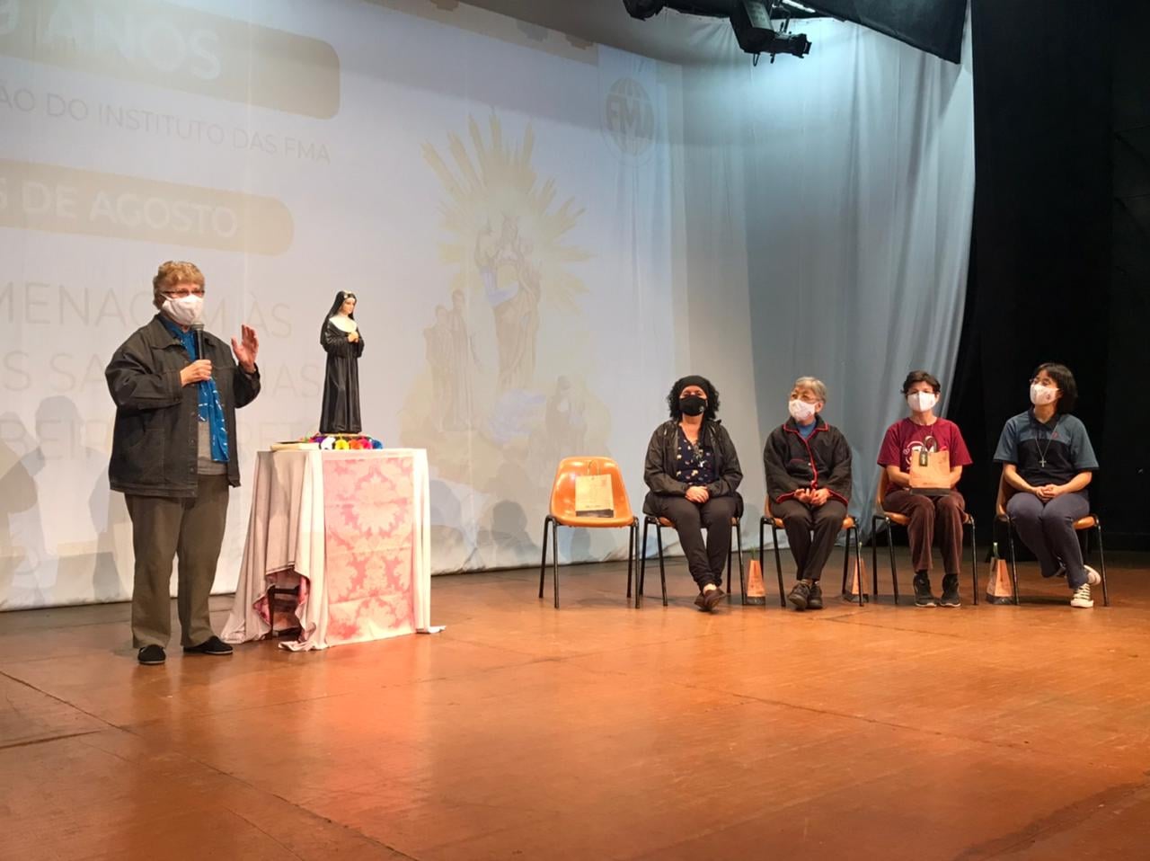 Alunos da AJS promovem homenagem aos 149 anos do Instituto das FMA