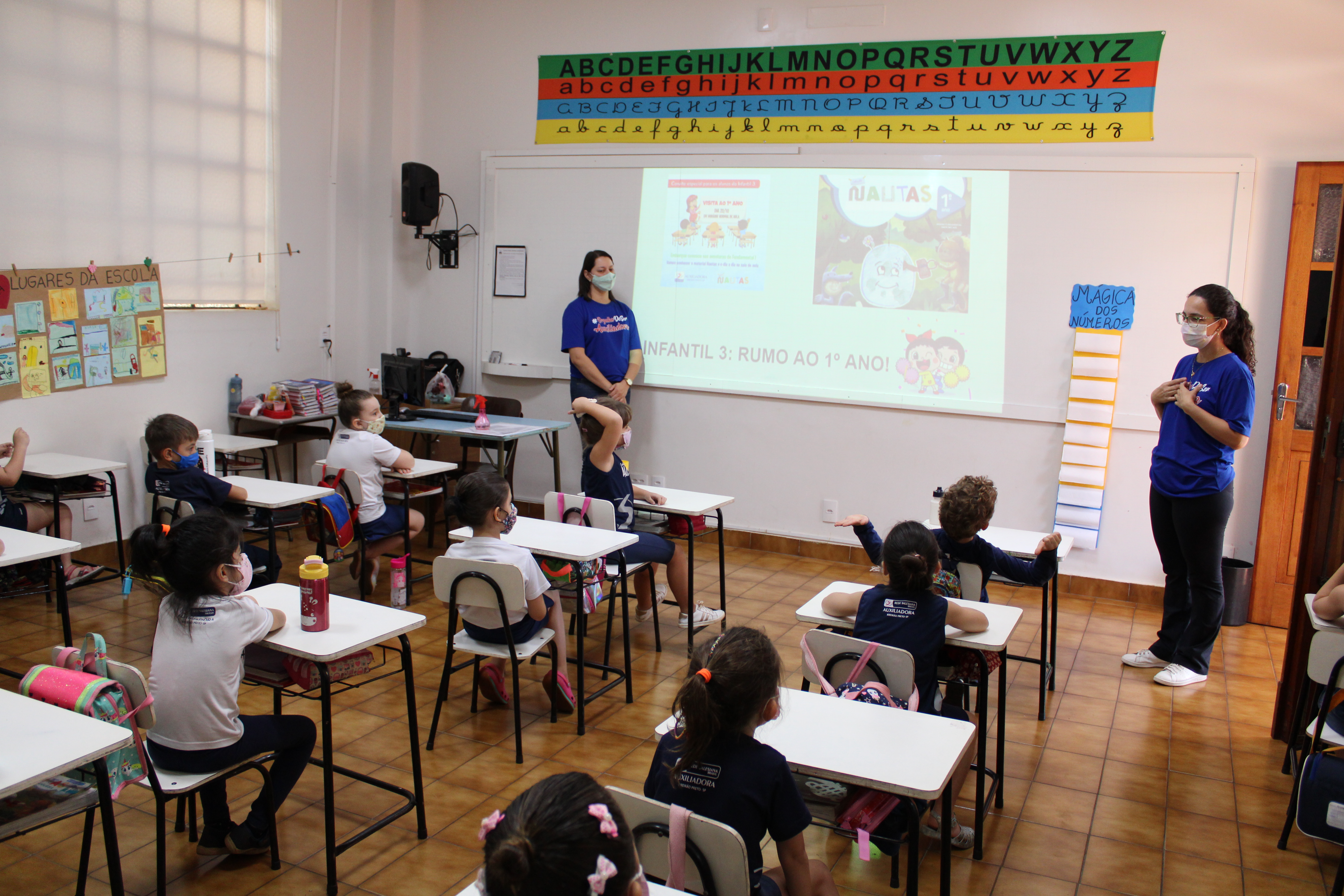 Infantil 3 faz visita especial ao 1º ano