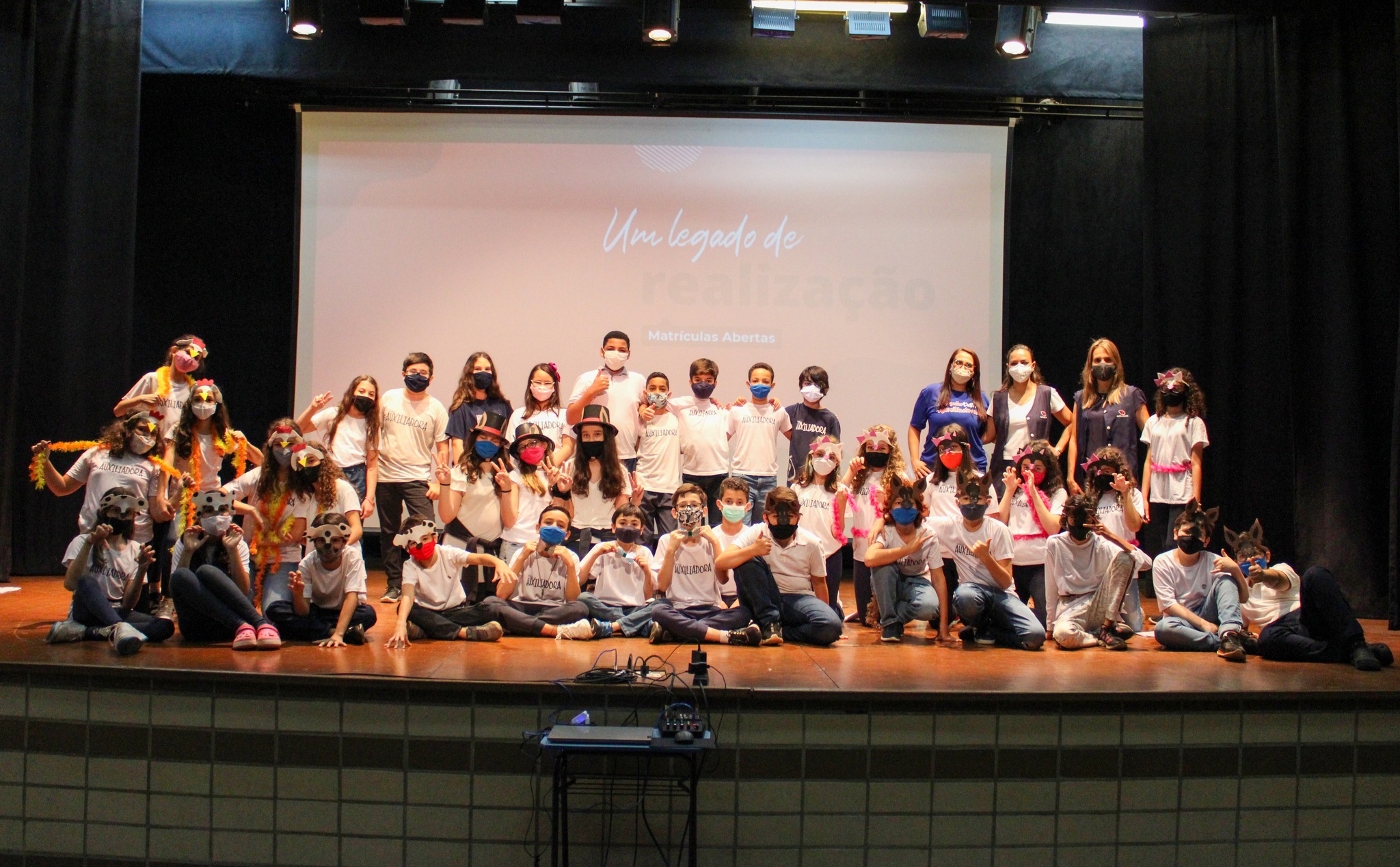 5ºs anos encenam adaptação do musical infantil Saltimbancos