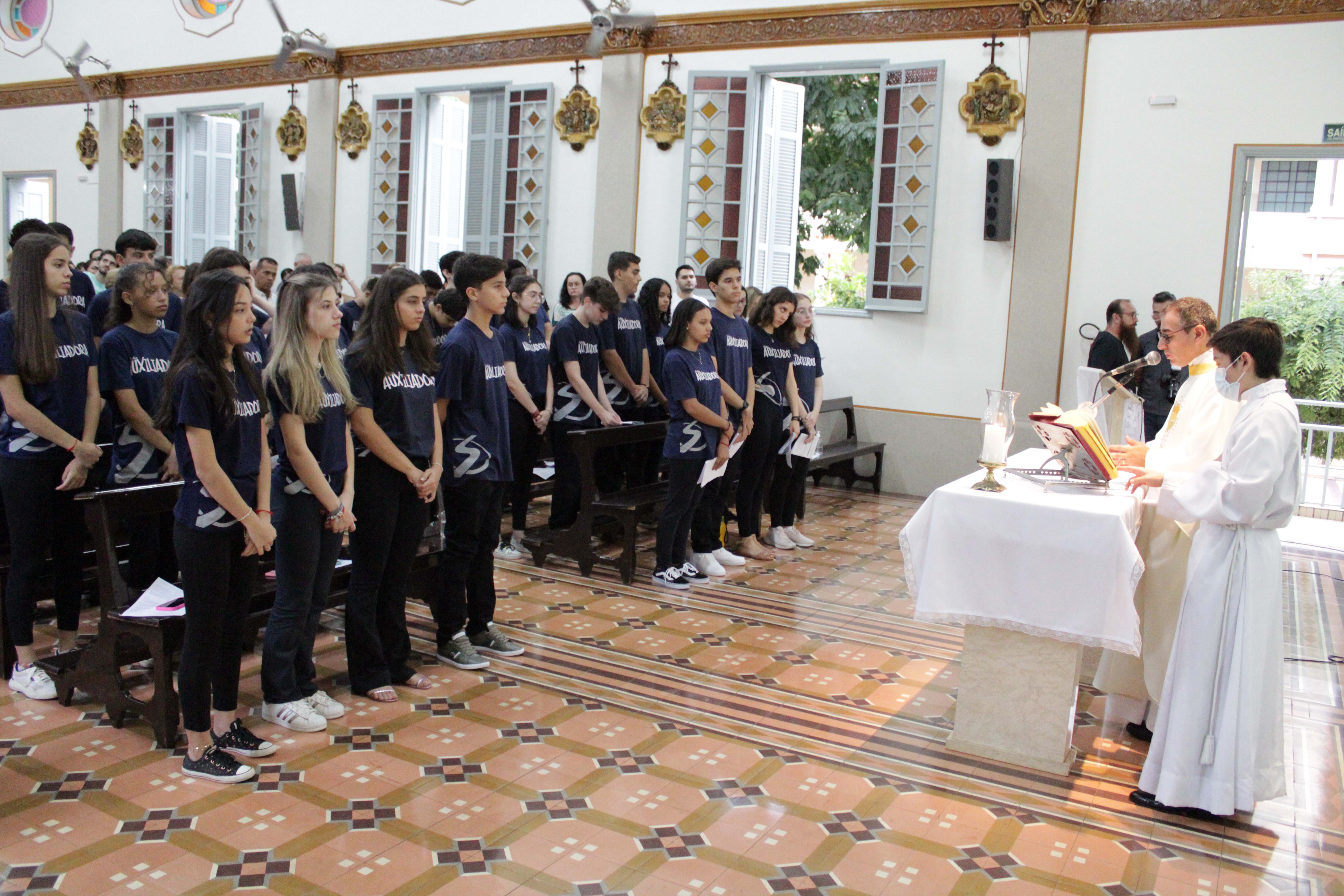 Missa de formatura dos 9ºs anos reúne familiares na Capela do colégio