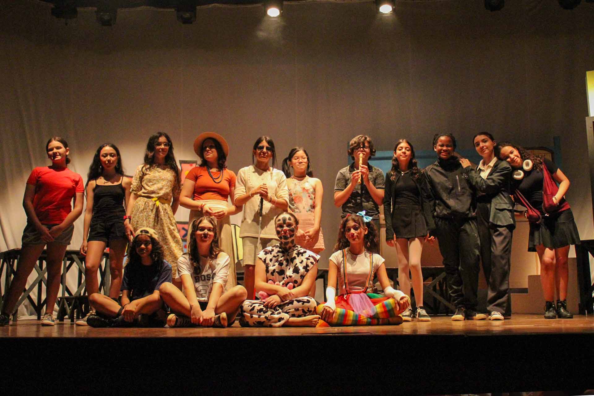 Peça "Um Conto de Flauta e de Corações", do 7º ano B, traz reflexão sobre esperança