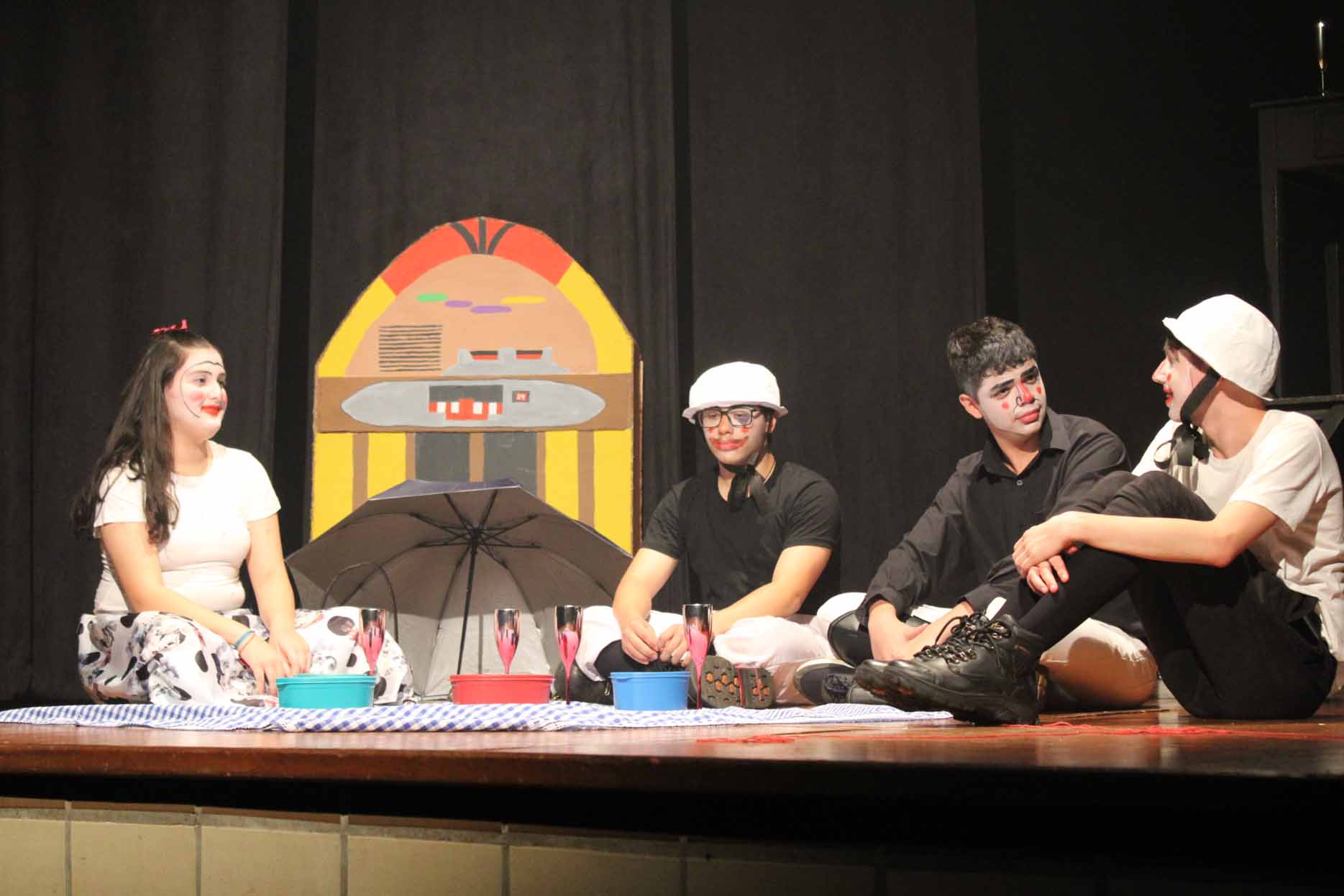 9ºs anos protagonizam "Piquenique no Front" na Mostra de Teatro do Auxiliadora