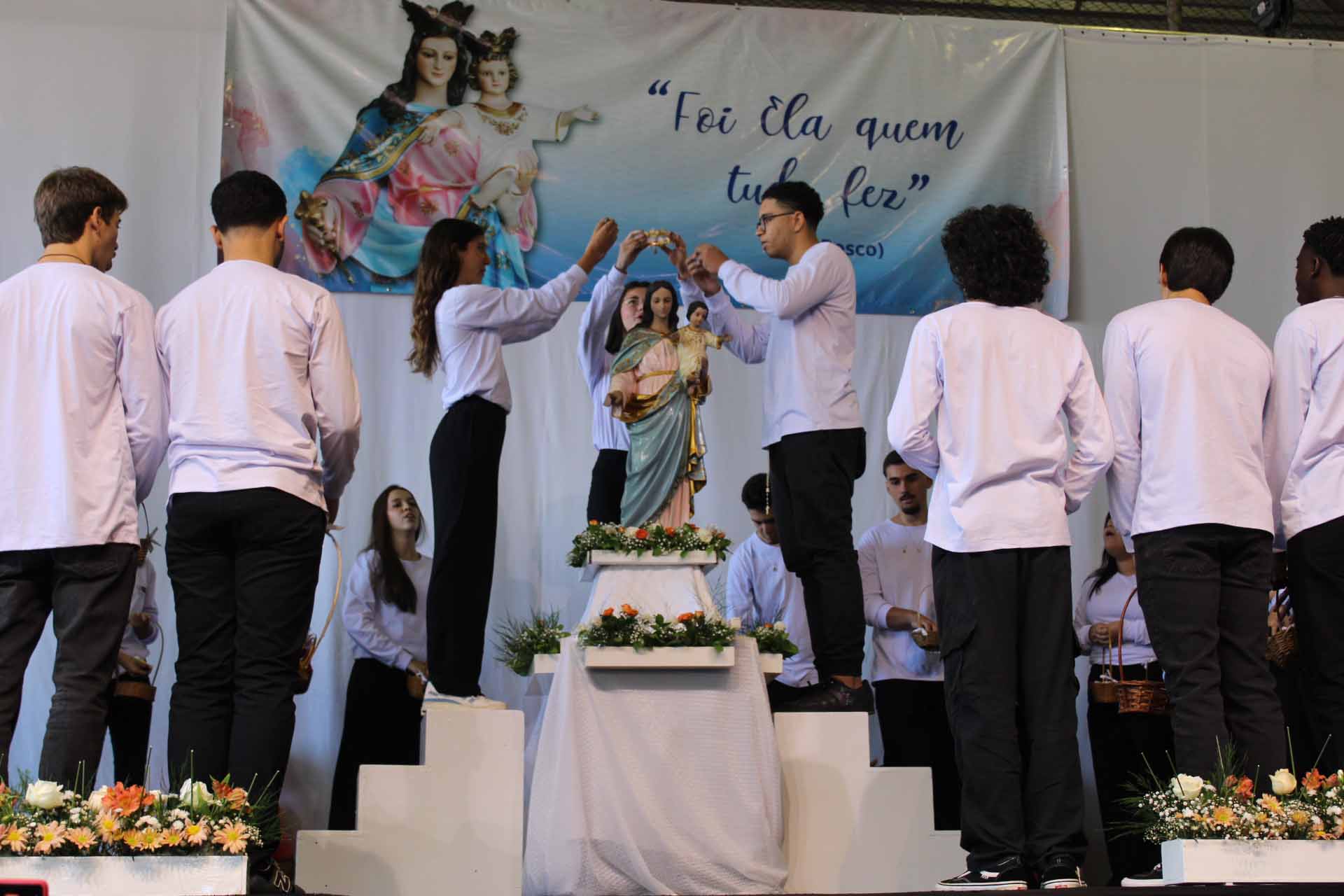 Colégio Auxiliadora celebra Nossa Senhora com tradição, fé e olhar inclusivo