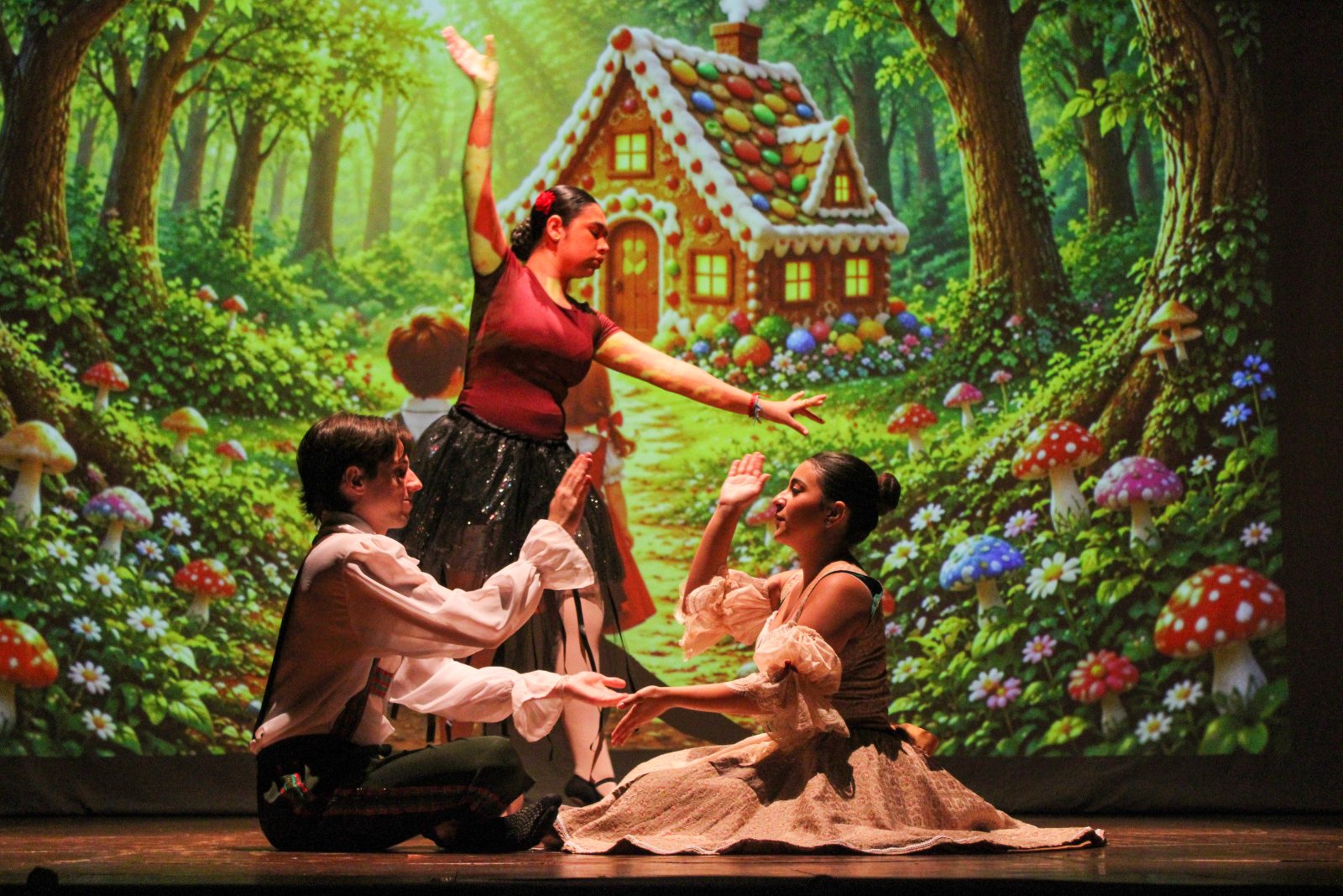 Festival de Dança 2026 encanta o público com espetáculo inspirado em João e Maria